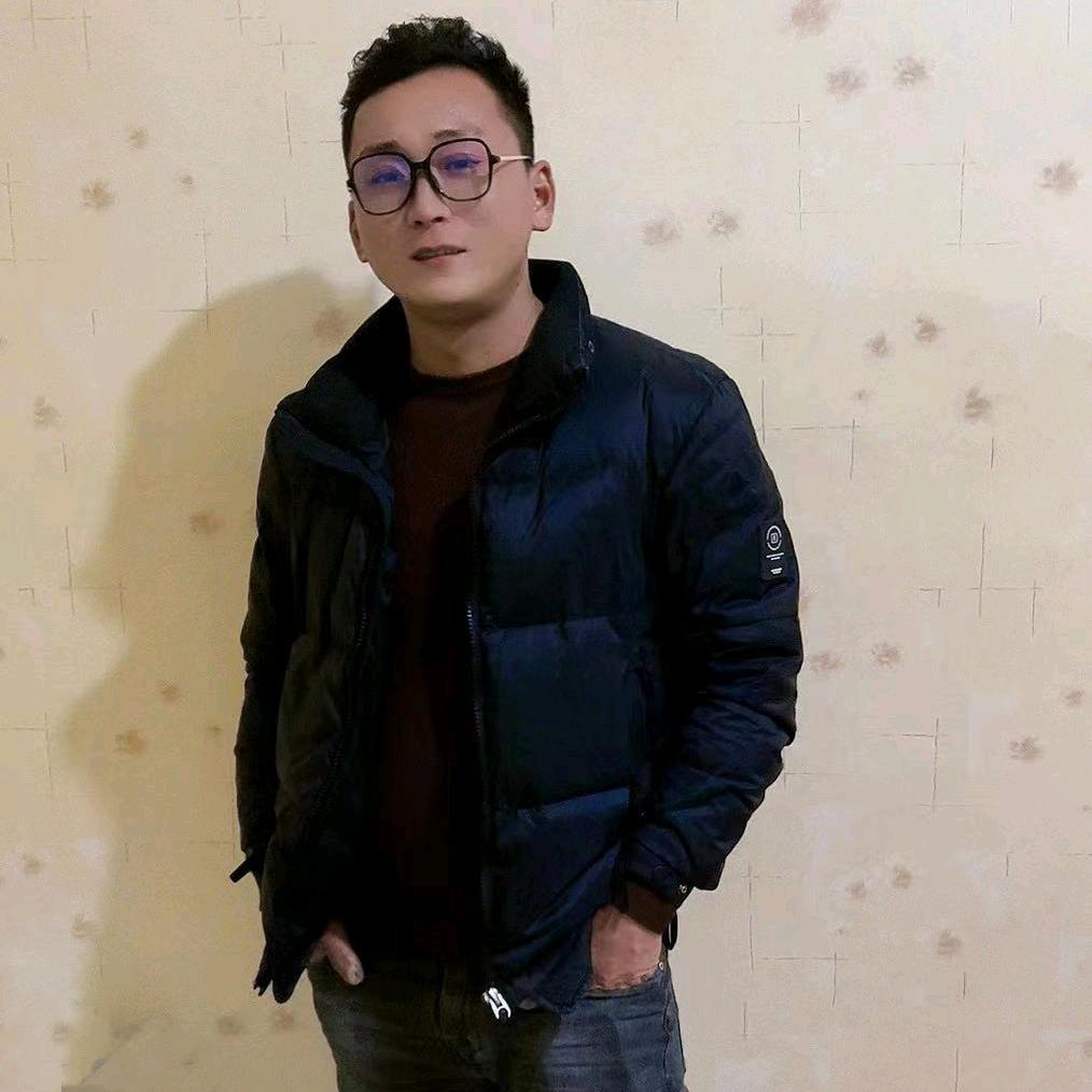 精修收割机，拖拉机，玉米机！