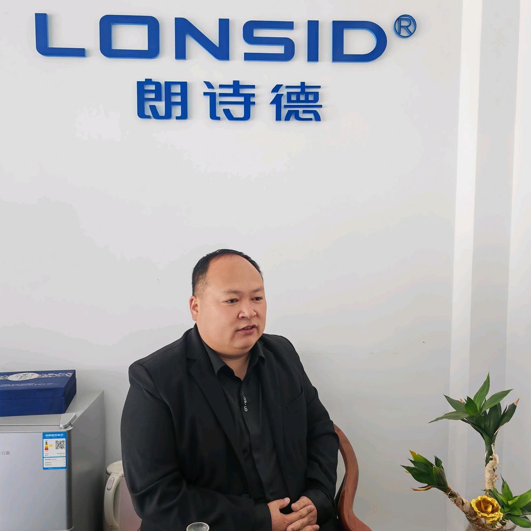 朗朗坤哥
