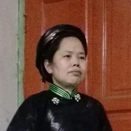 唐光泽,壮族服装专卖店