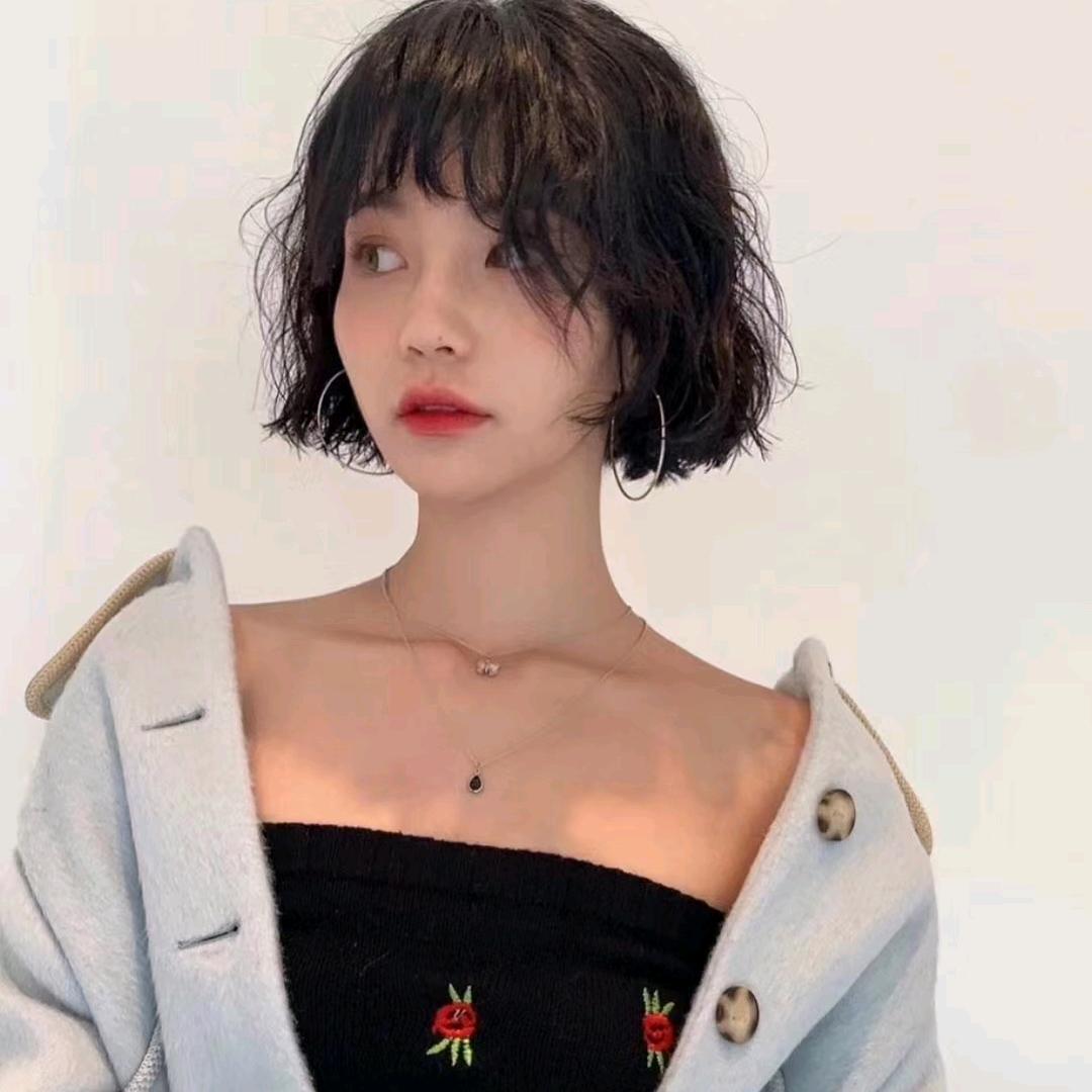 戴眼镜的姑娘