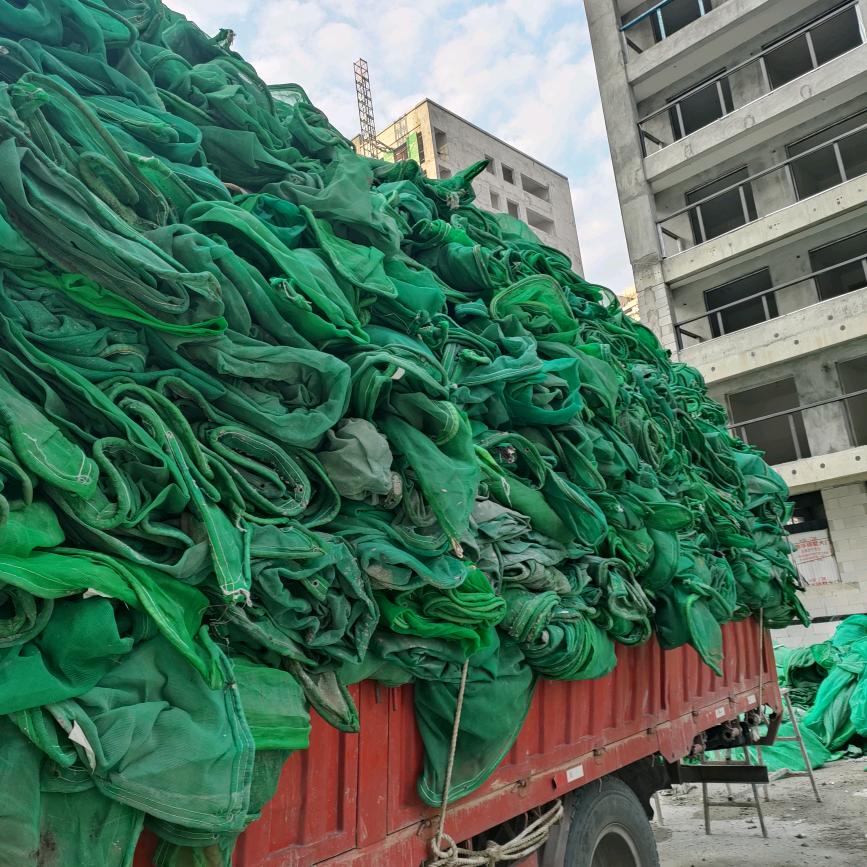清理工地安全网回废铁