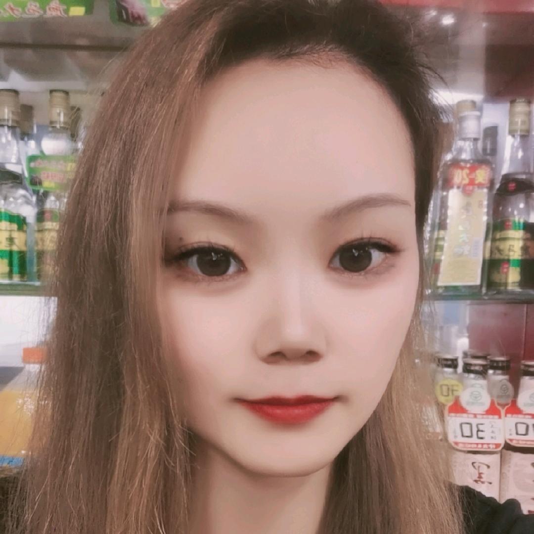 小糖果(ง •̀_•́)ง