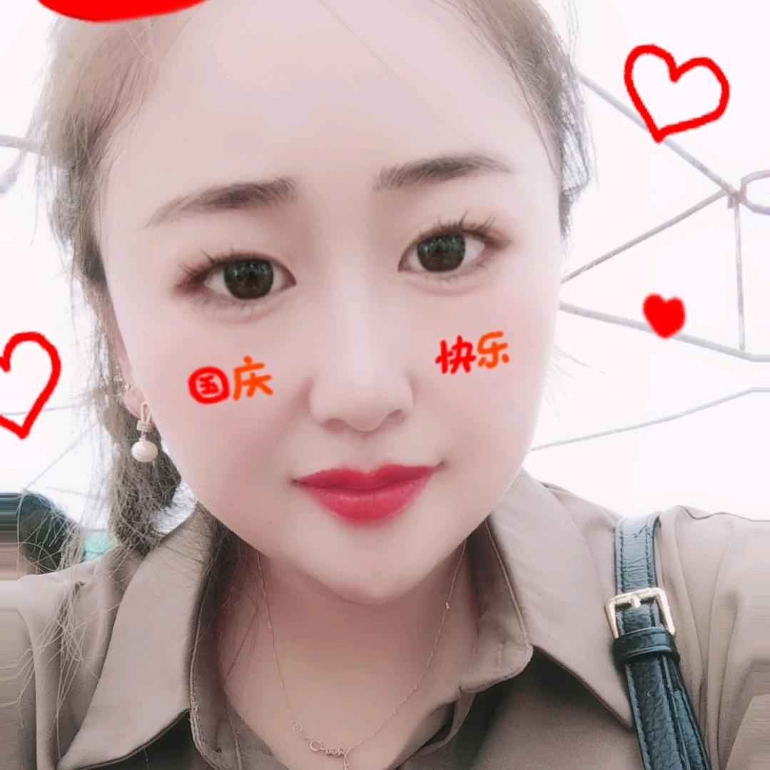 烤鸡腿的小姐姐