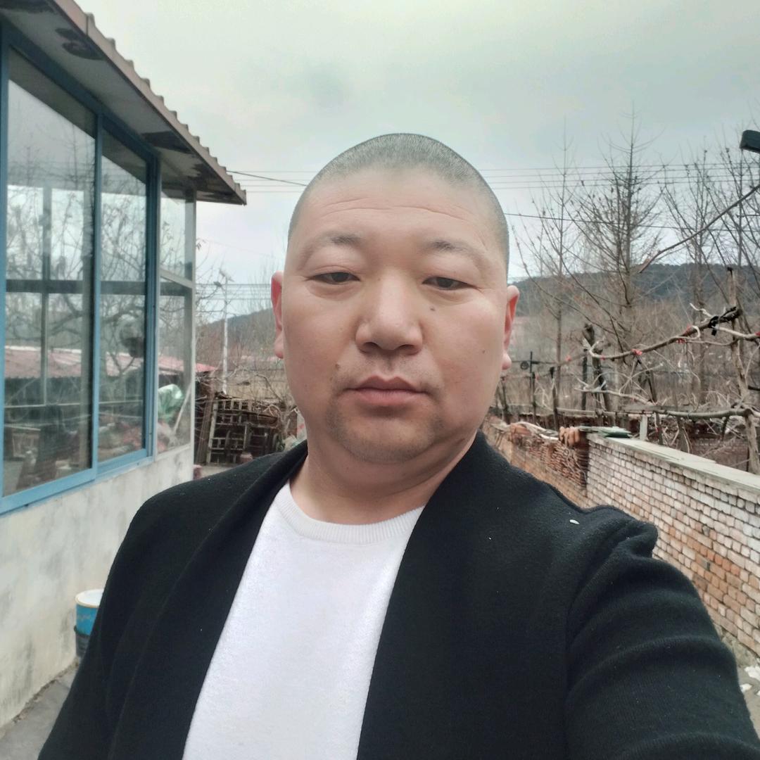 尹志仑《丹东九九草莓🍓小哥》