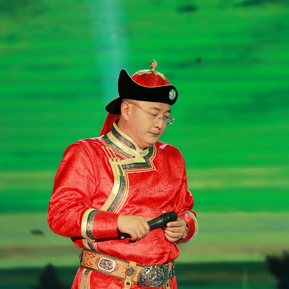 成文彬（唱歌是业余、创业有经验）