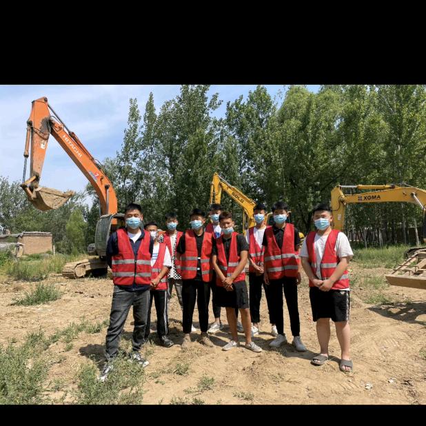 @莘县占华机械 挖掘机出租培训，常年招收