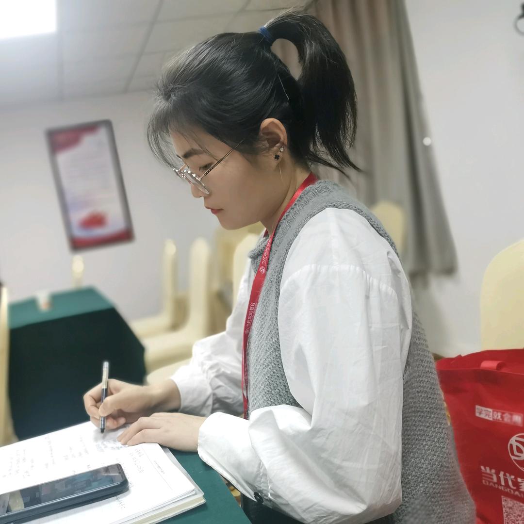 穿着毛衣的机器人