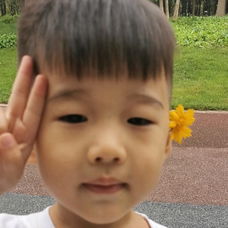 开心的大妮