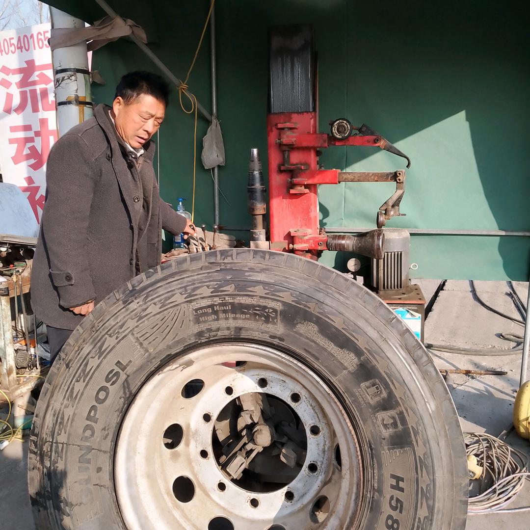 修车师傅贺青方