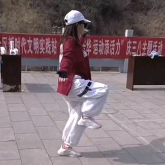 七公主曳步舞“橱窗里有好物”