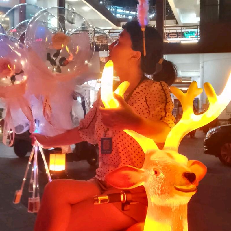 海坤  摆摊贩卖人间美好