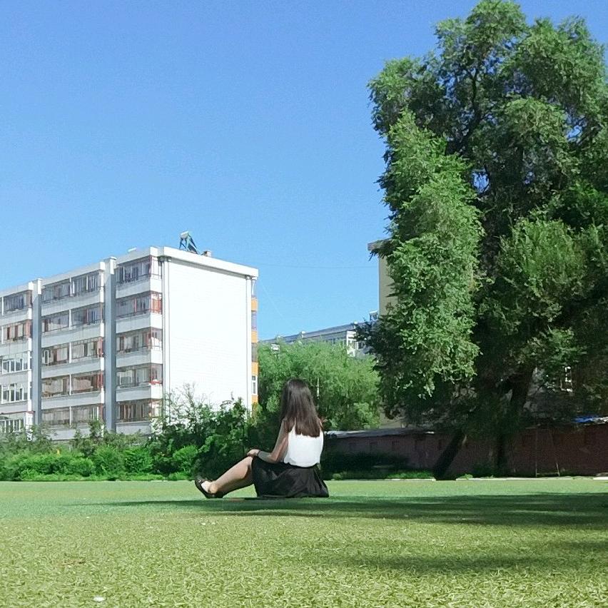 卖麻辣烫的小女孩