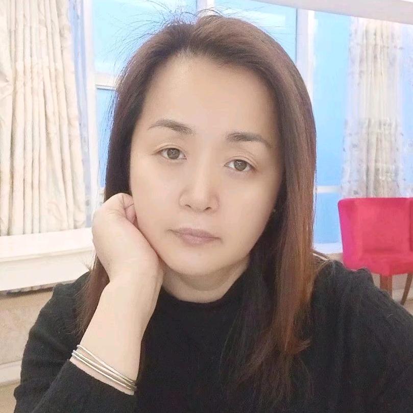 瑰宝_案上有书！🌸🌸💗💗🌹🌹