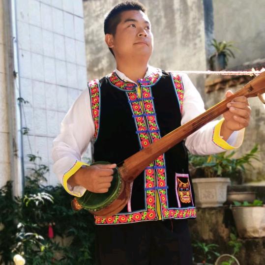 侨乡笛哥打歌队