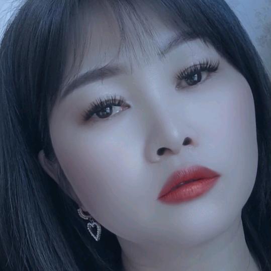 依沐裳品牌女装芳姐