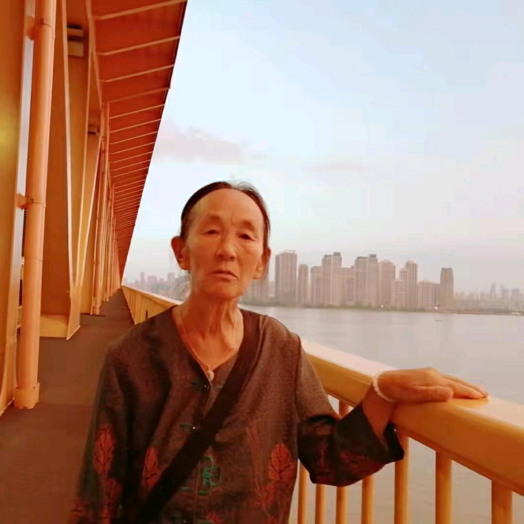 小公举杨奶奶。◕‿◕。
