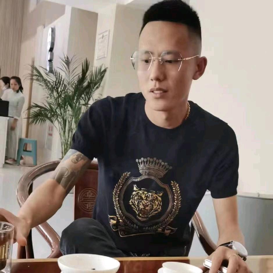 重庆拉法租车（余军）