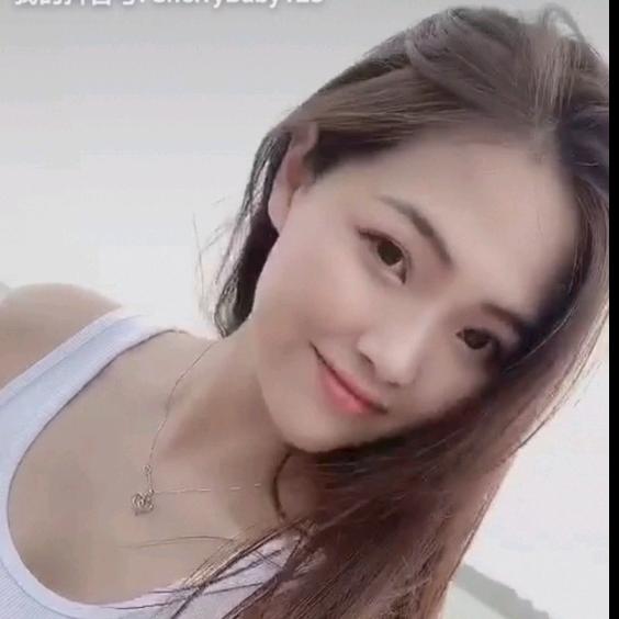爱笑的雪雪呀