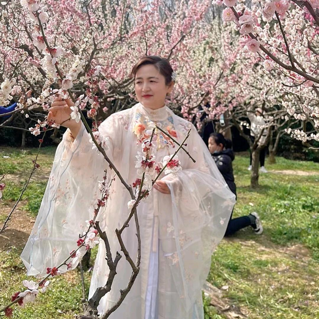 芝姐晚六点半开播