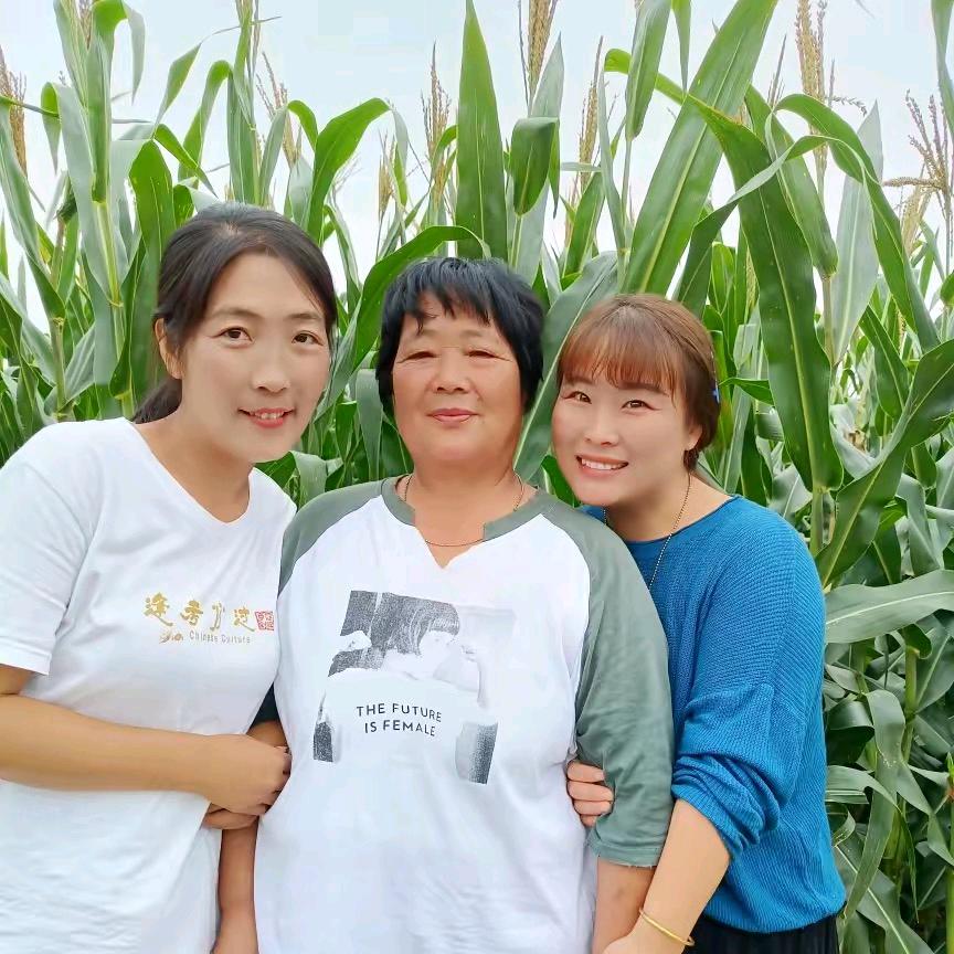 妯娌俩与小姑子