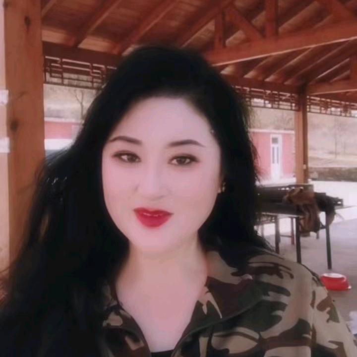 哈仙岛灿烂山庄老板娘