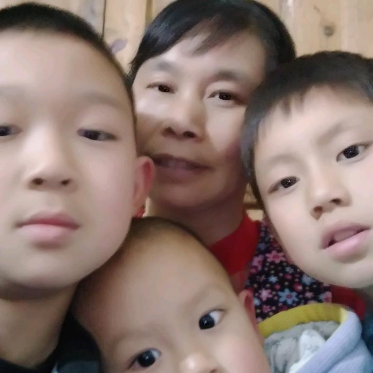 三个孙子的奶奶