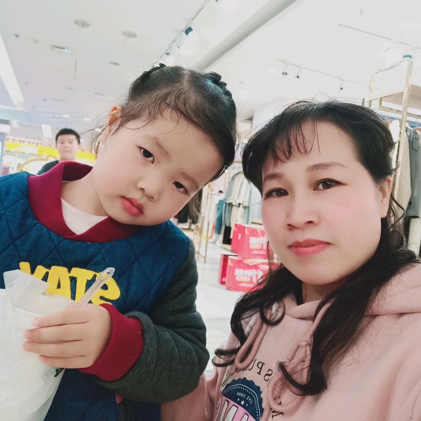 做手工棉鞋拖鞋的可可