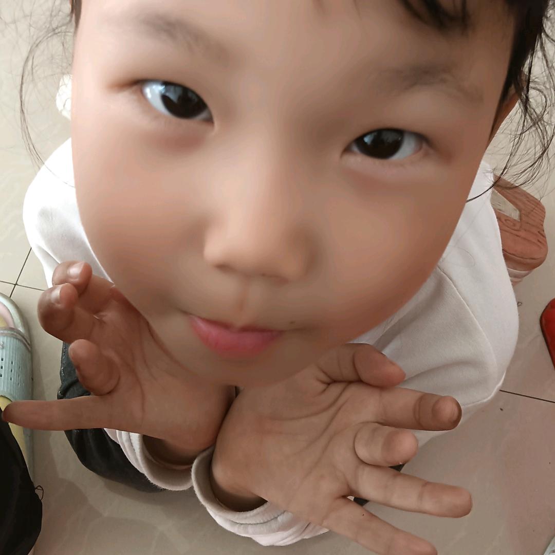 阳光下的小朋友