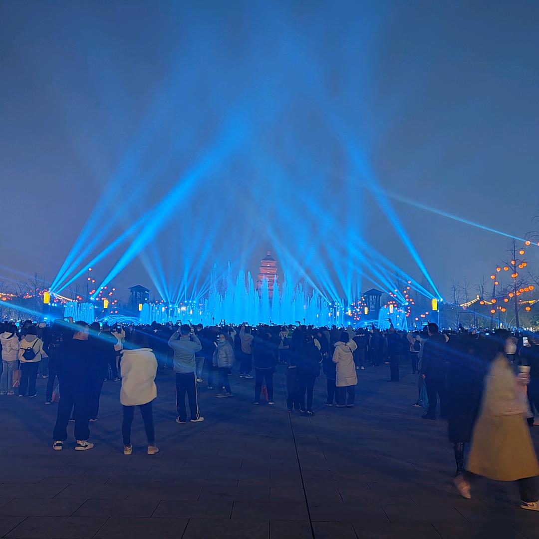 向着太阳追着光