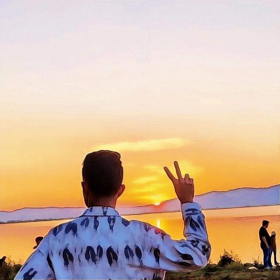 政威   　　　　╲