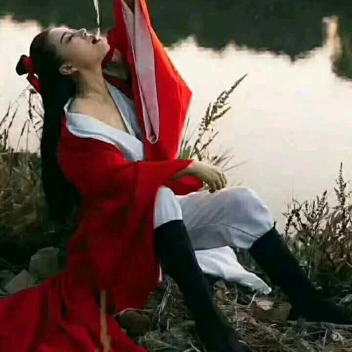 。张茵