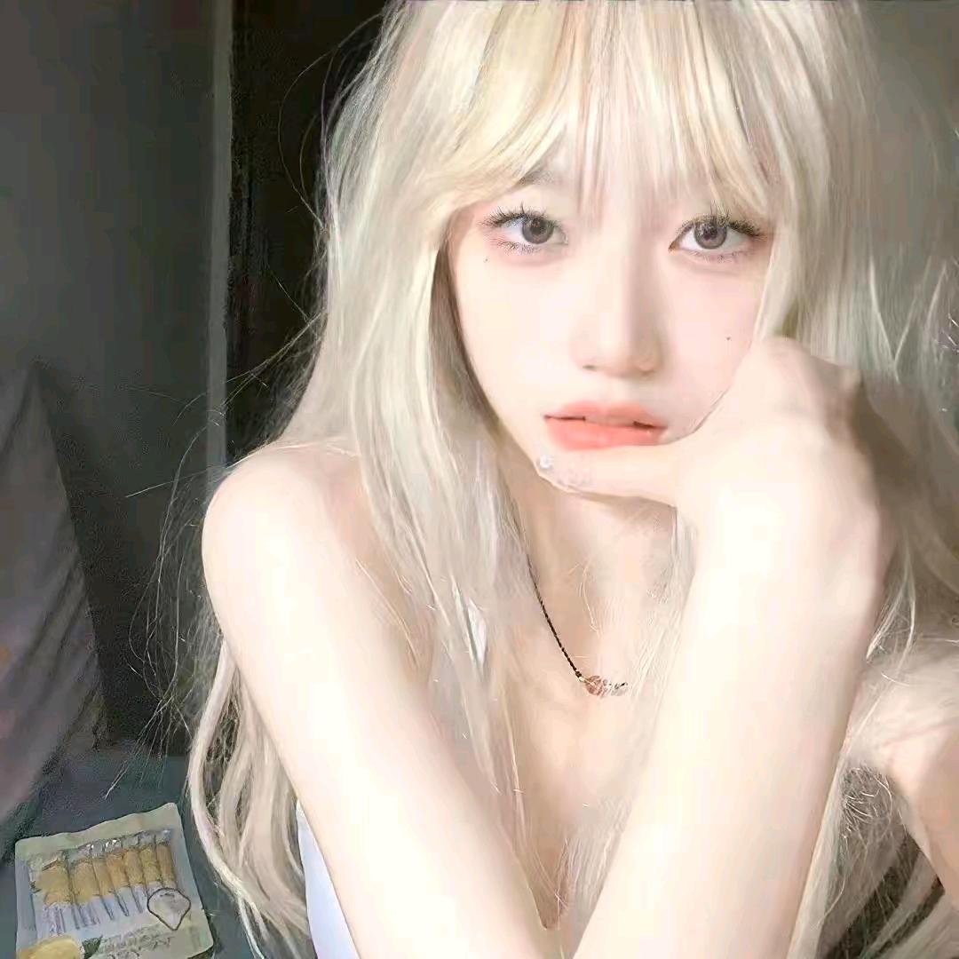 小杨的粉毛炸了