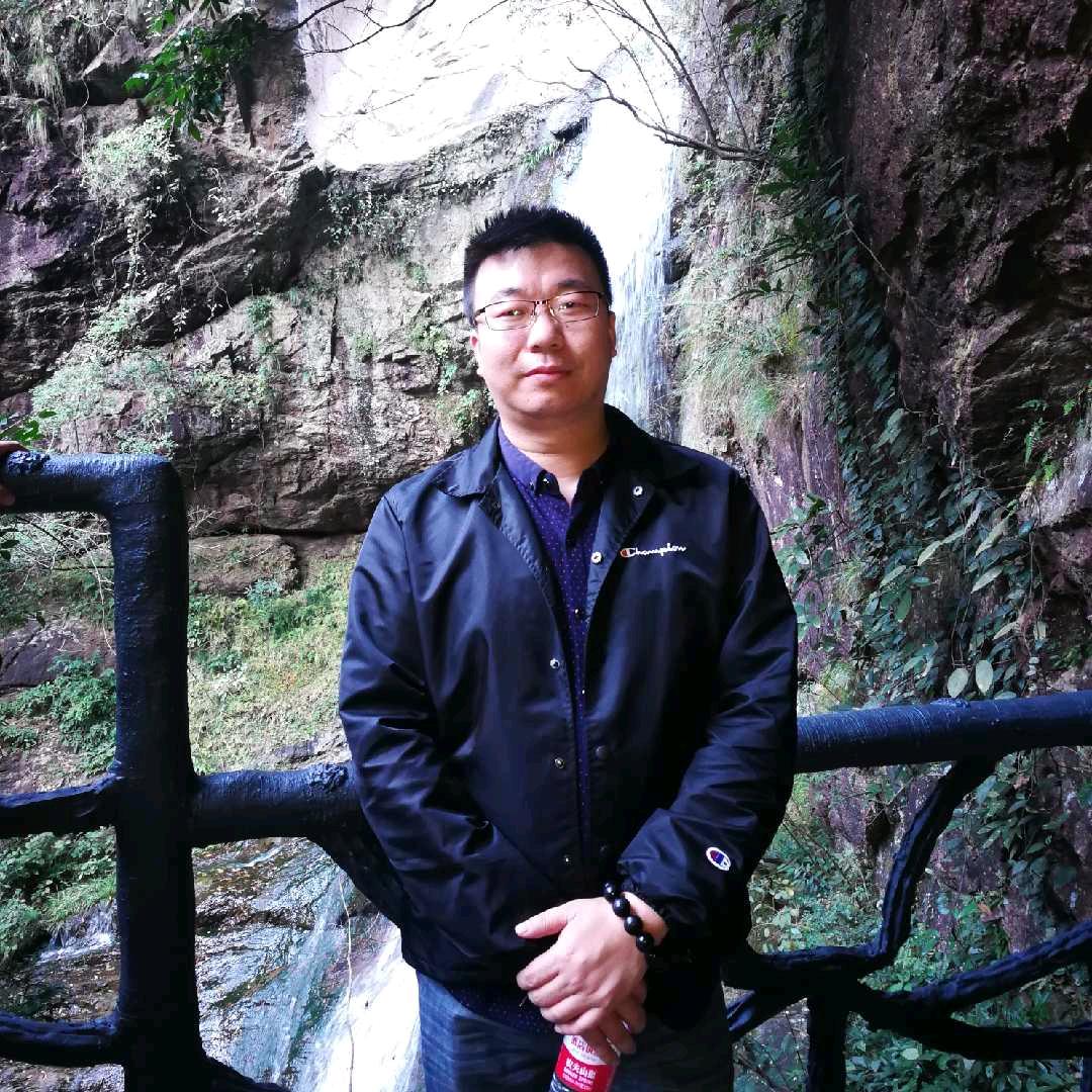 芓宴拉拉哥（韭菜总舵主）