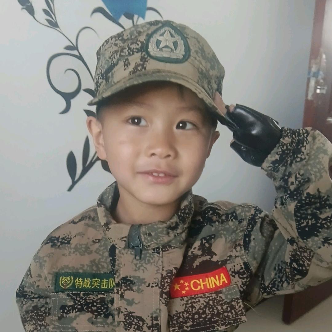 爱吃草莓🍓的小老鼠🐭