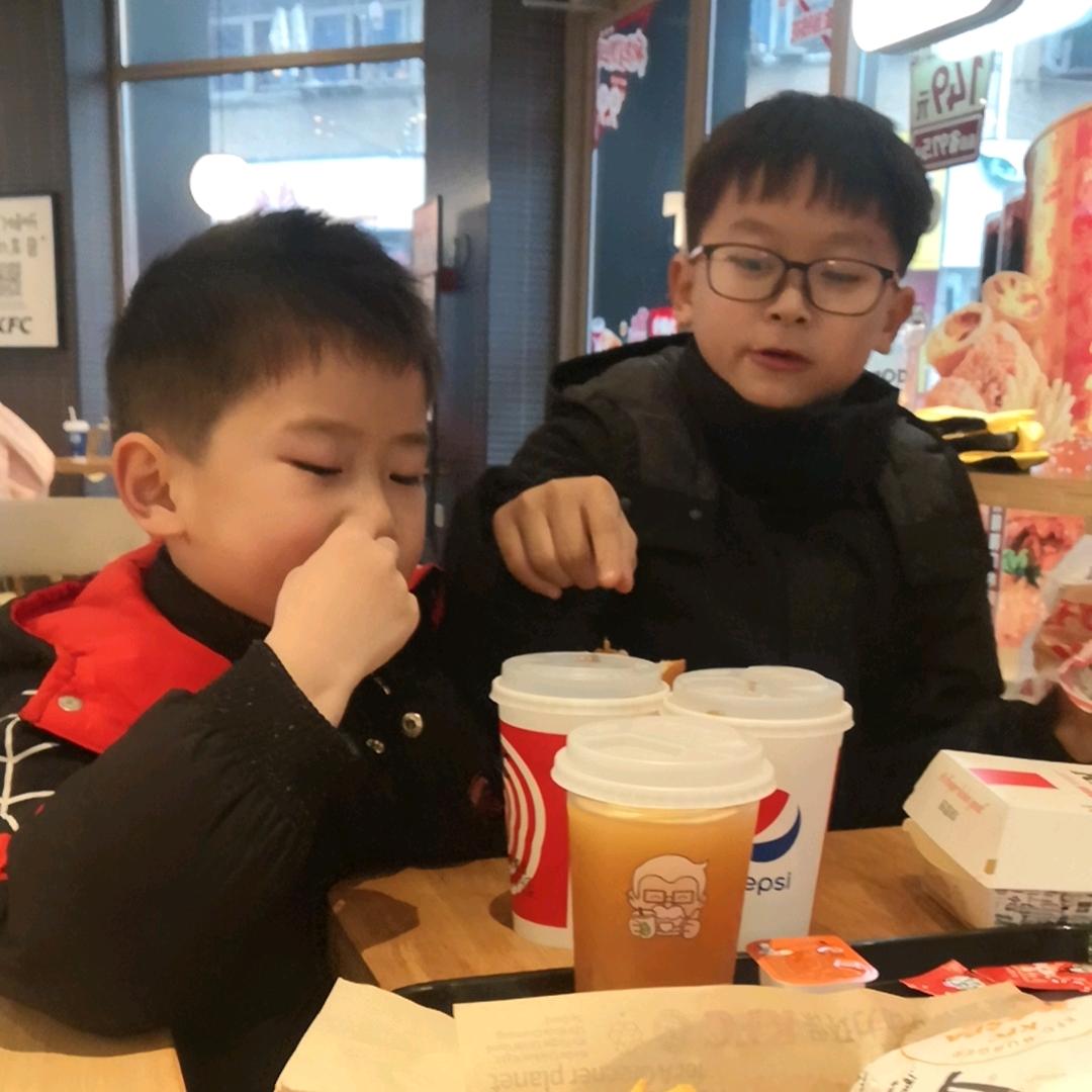 我有俩崽