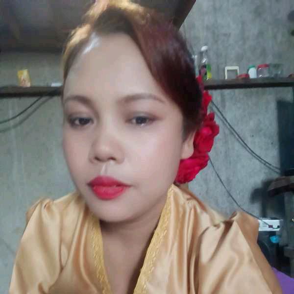 မခင်နှင်းဆီ