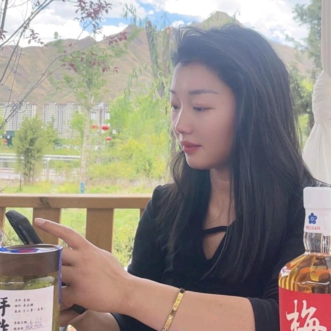 卖不动烟酒的老板娘