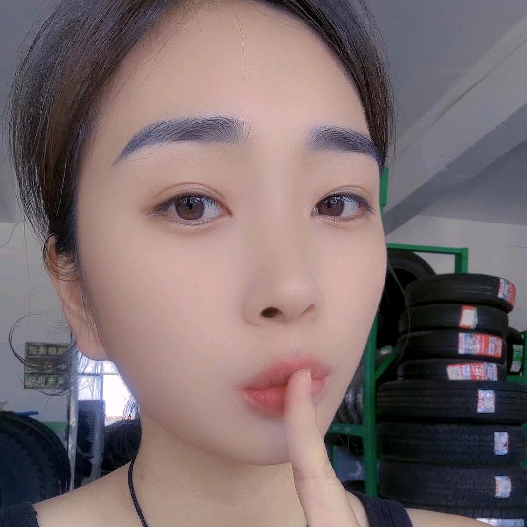 莹莹。