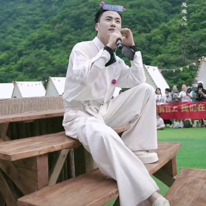 荣荣《沧海一舟》