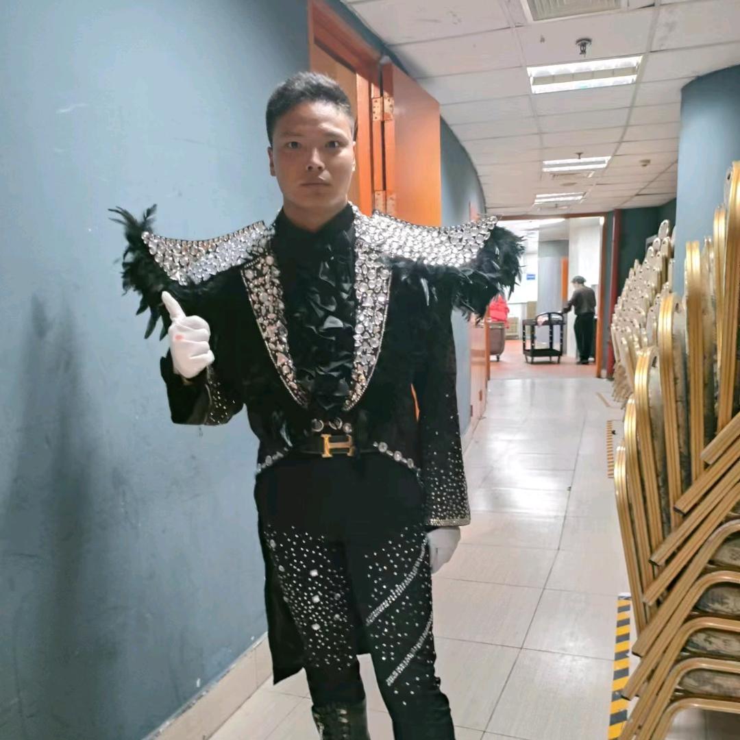 黄边凤梨小太阳鹦鹉俱乐部