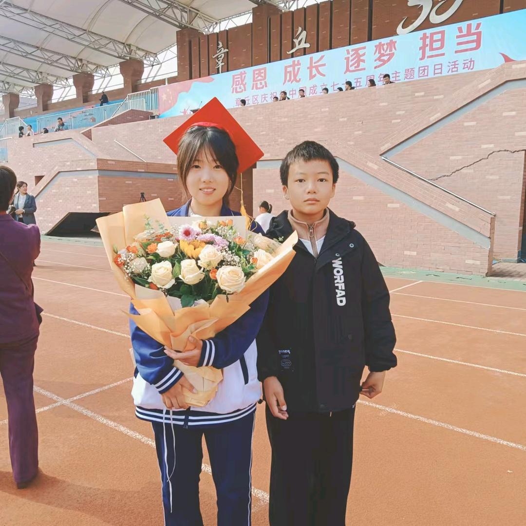 小v博