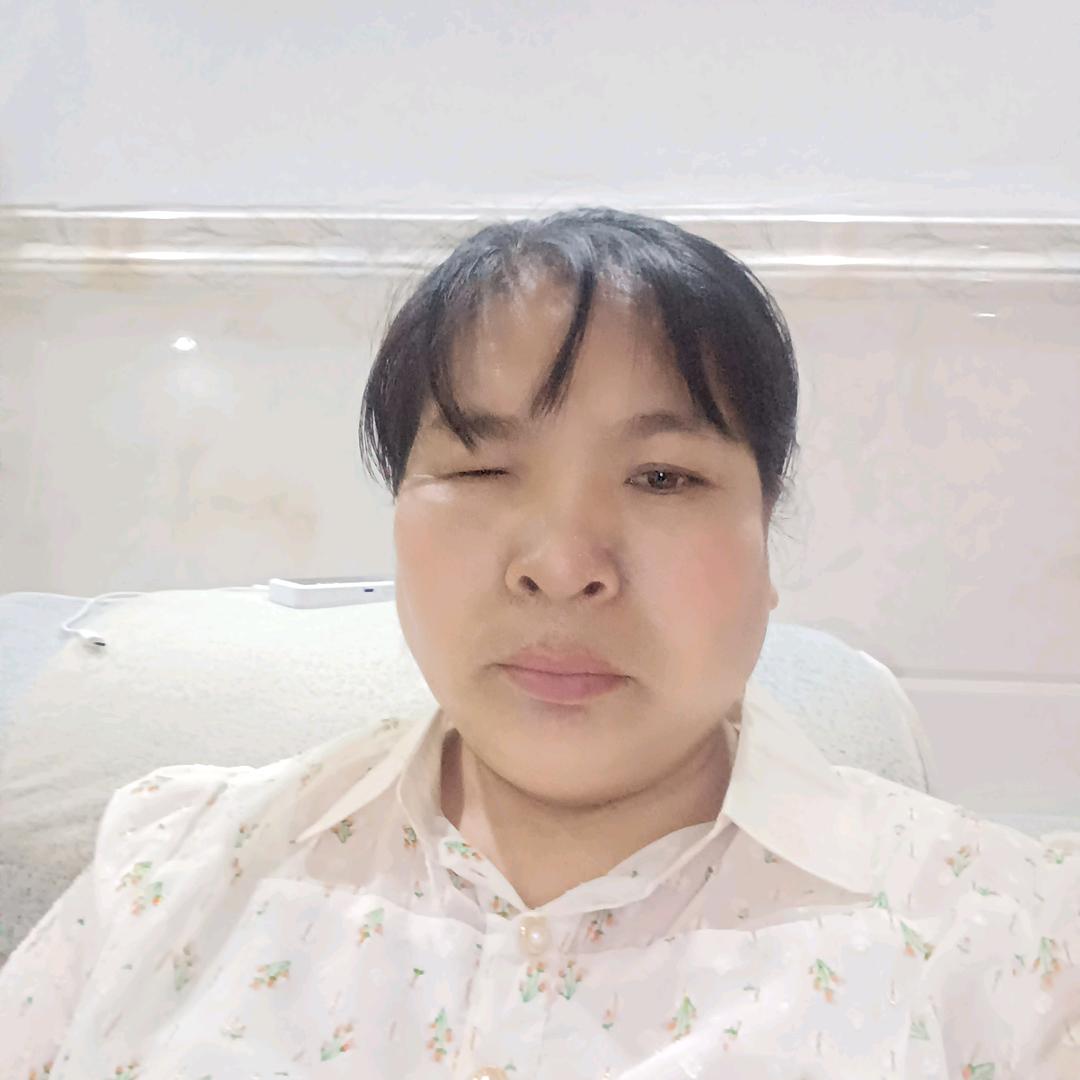 罗英