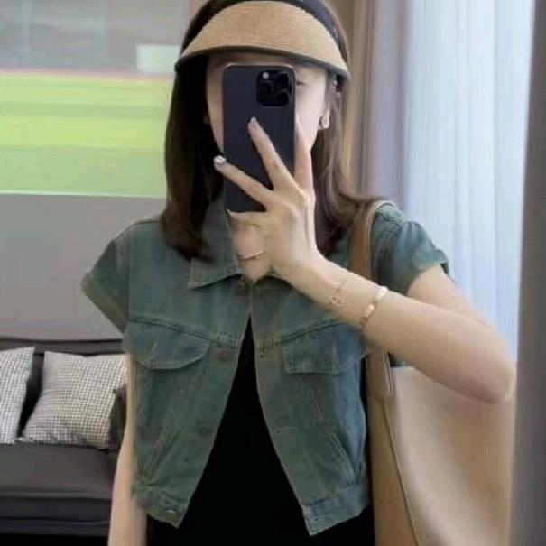 不穿校服的小胖子
