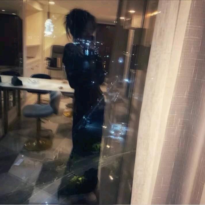 木木.