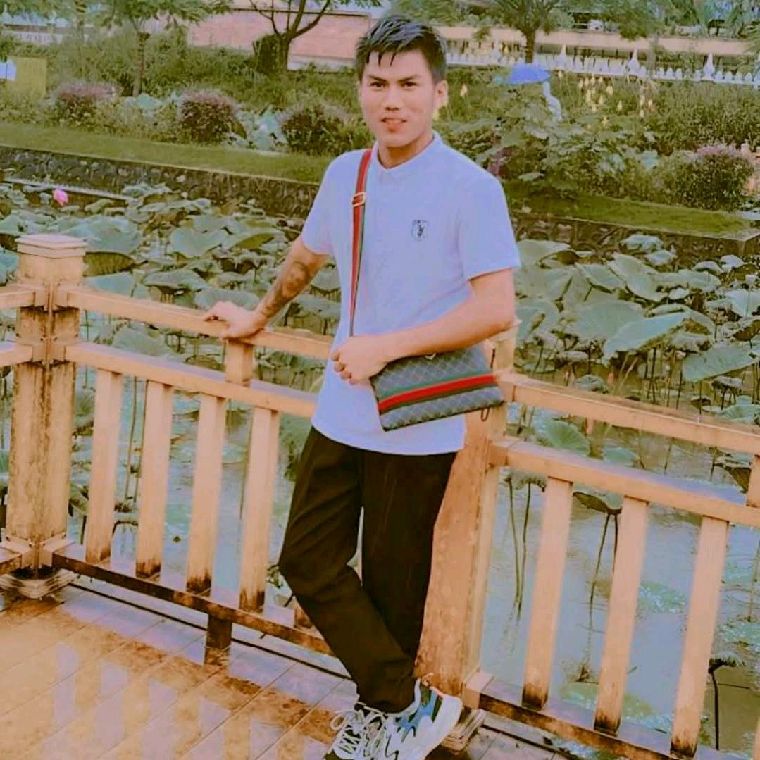âyë 👀 ဒေစီ💗❣️
