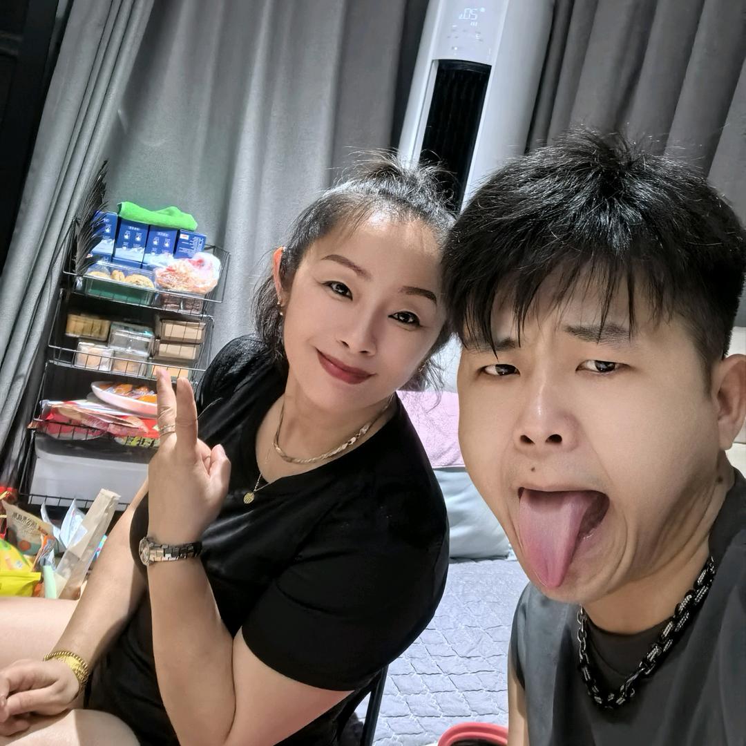 缨姐和小李子