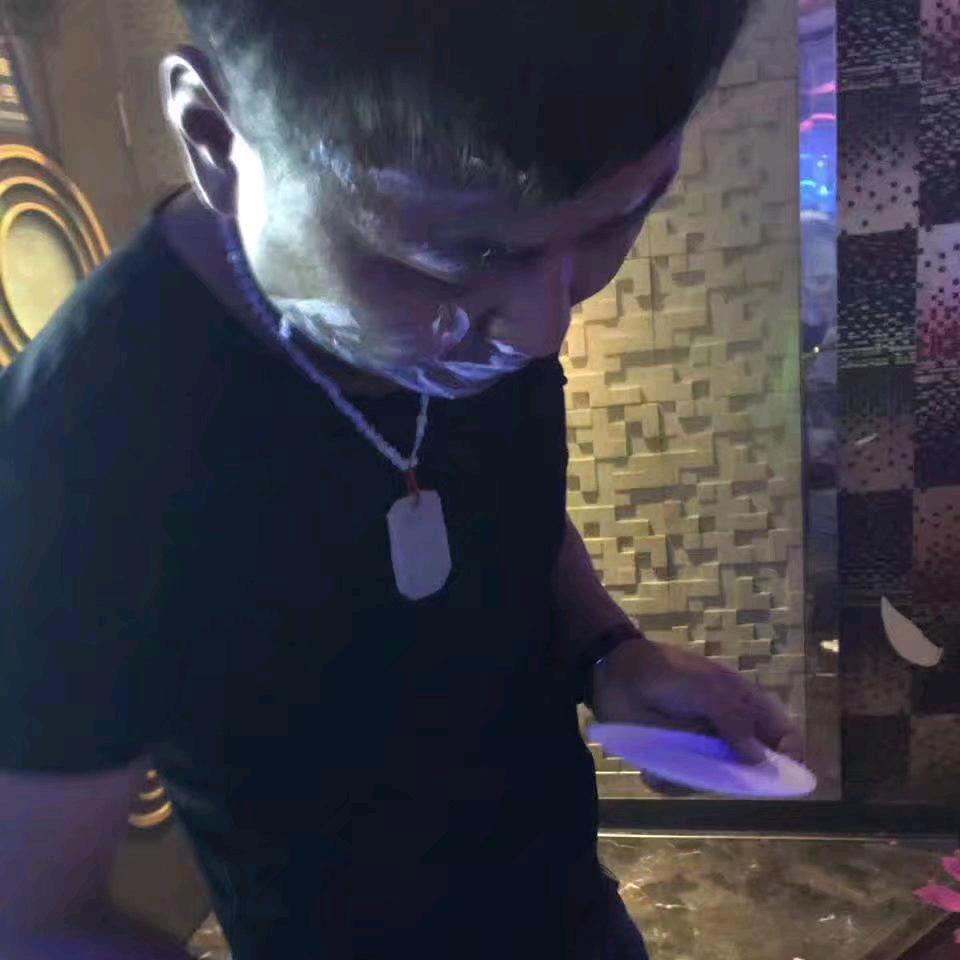 A    演员、