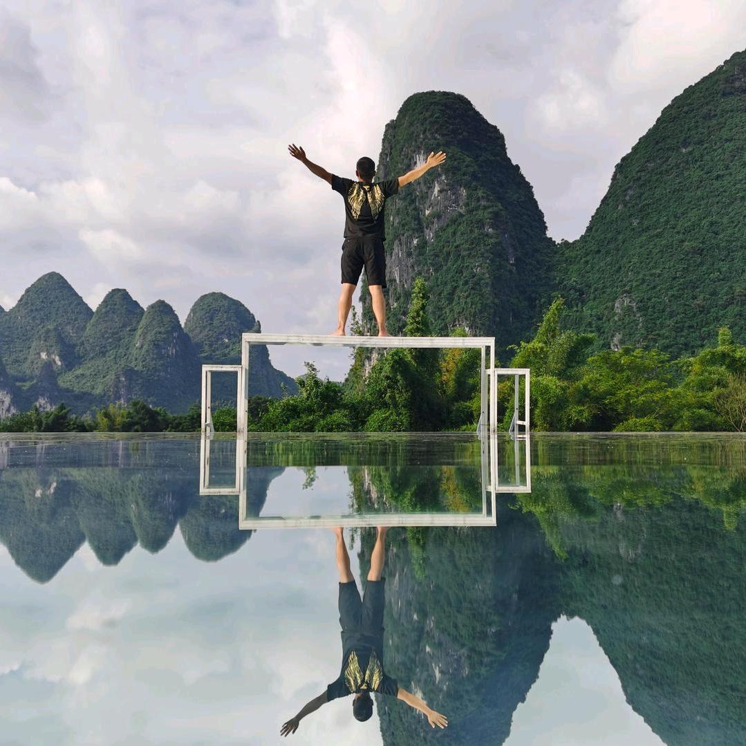 东。