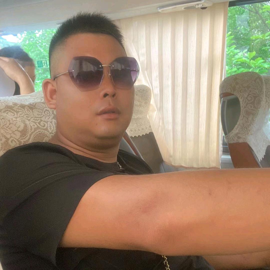 （妞的）龙哥哥