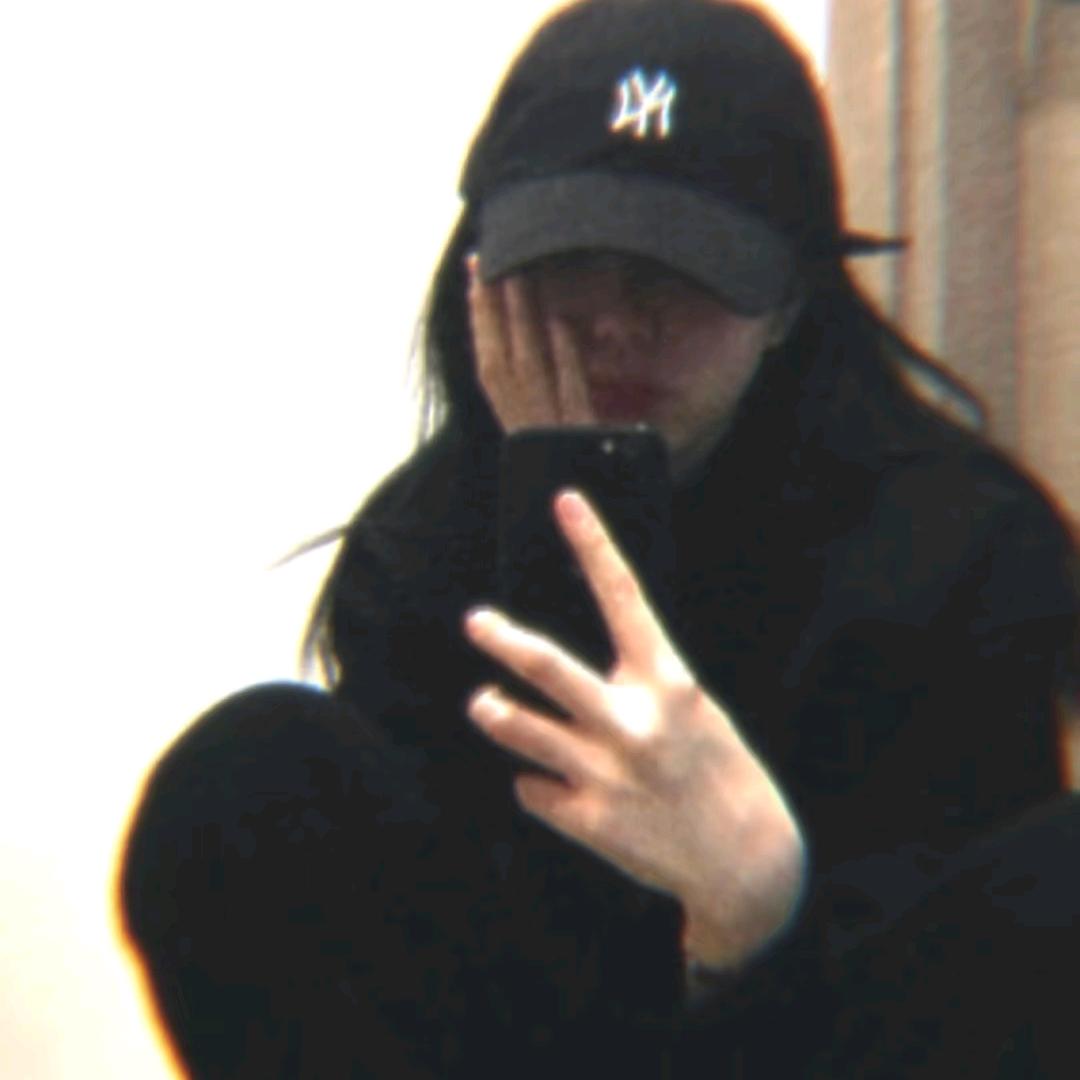 你爸的小号w头像